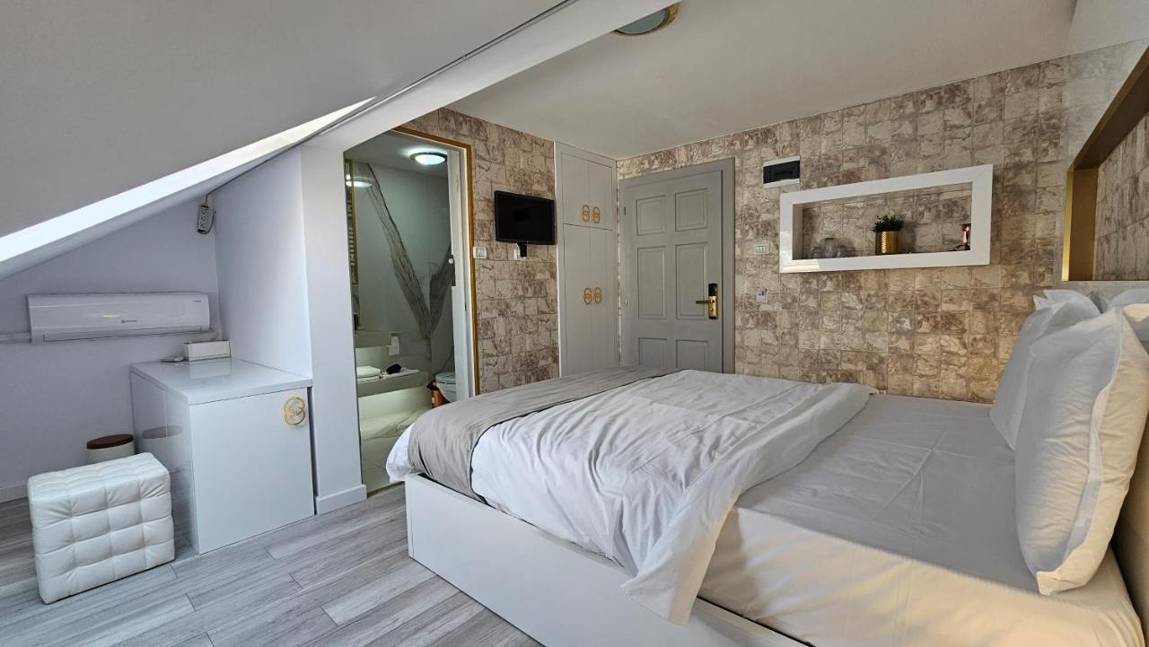 Colt De Rai Resita Bed & Breakfast エクステリア 写真