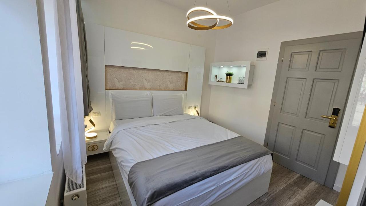 Colt De Rai Resita Bed & Breakfast エクステリア 写真